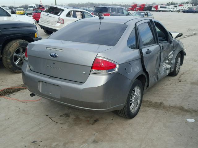 1FAHP35N58W196293 - 2008 FORD FOCUS SE SILVER photo 4