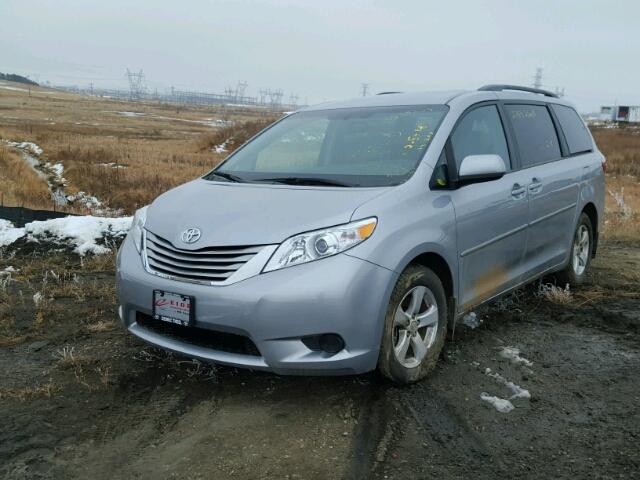 5TDKZ3DC0HS837506 - 2017 TOYOTA SIENNA LE GRAY photo 2