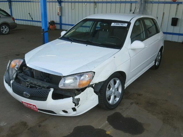 KNAFE161275007849 - 2007 KIA SPECTRA5 S WHITE photo 2