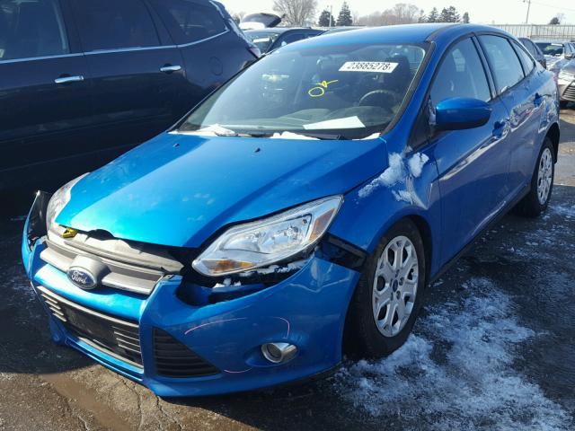 1FAHP3F27CL128821 - 2012 FORD FOCUS SE BLUE photo 2