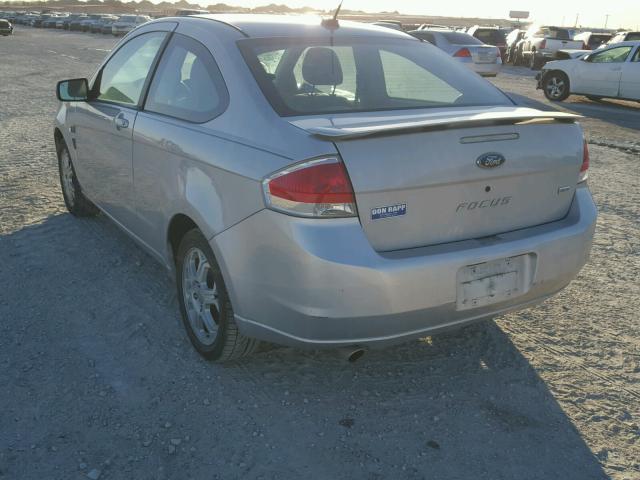 1FAHP33NX8W126761 - 2008 FORD FOCUS SE SILVER photo 3