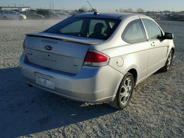 1FAHP33NX8W126761 - 2008 FORD FOCUS SE SILVER photo 4