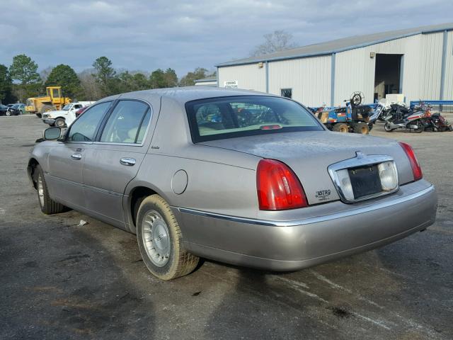 1LNHM81W3XY714043 - 1999 LINCOLN TOWN CAR E GRAY photo 3