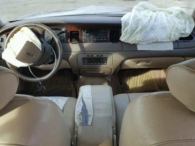 1LNHM81W3XY714043 - 1999 LINCOLN TOWN CAR E GRAY photo 9