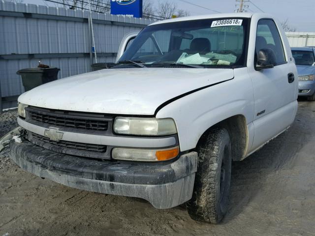 1GCEC14W22Z313826 - 2002 CHEVROLET SILVERADO WHITE photo 2