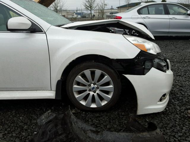 4S3BMBK66B3257823 - 2011 SUBARU LEGACY 2.5 WHITE photo 9