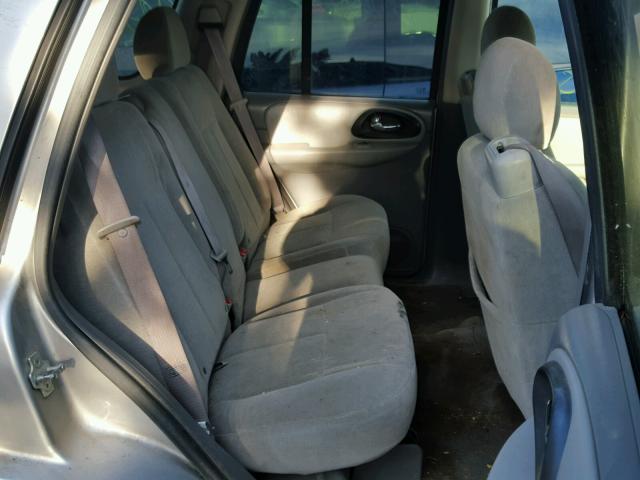 1GNDT13S752100420 - 2005 CHEVROLET TRAILBLAZE GRAY photo 6