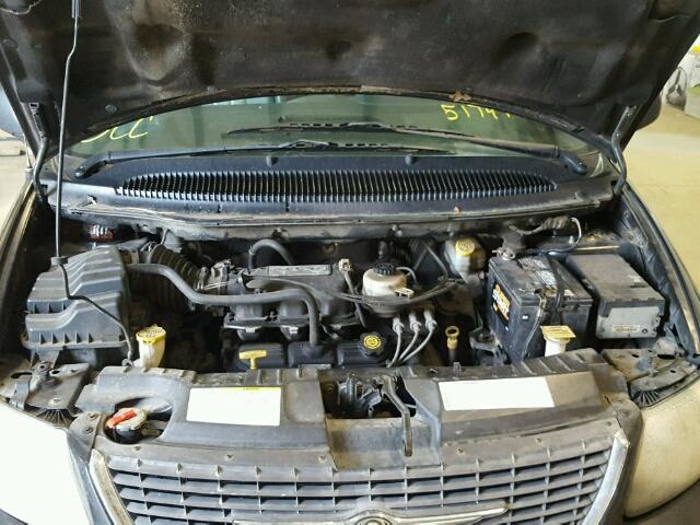 2C4GP54L54R517995 - 2004 CHRYSLER TOWN & COU BLACK photo 7