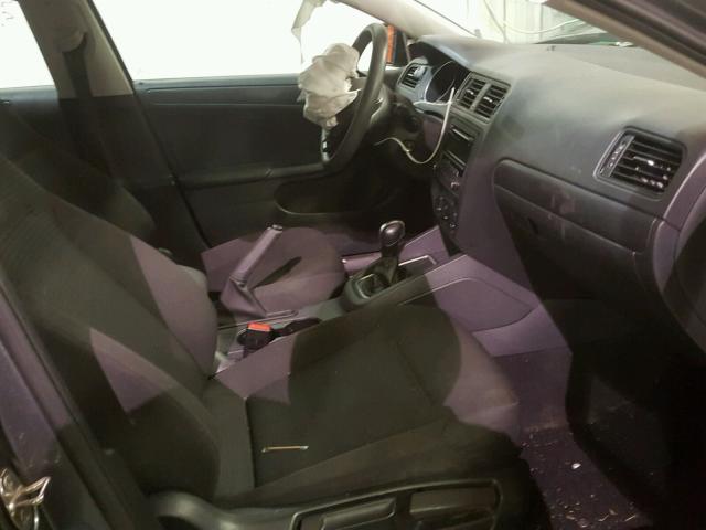 3VW2K7AJ5FM300705 - 2015 VOLKSWAGEN JETTA BASE ნაცრისფერი ფოტო 5