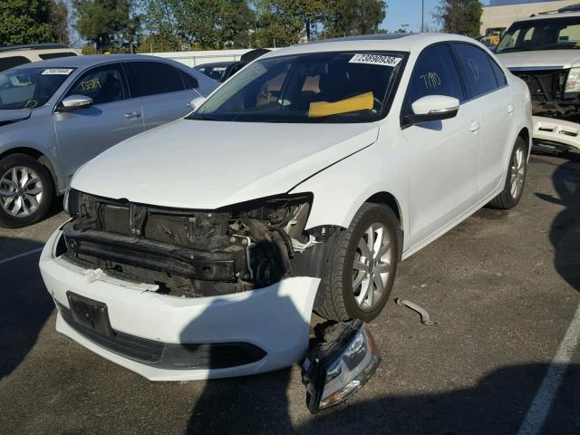 3VWD17AJ9EM411784 - 2014 VOLKSWAGEN JETTA SE WHITE photo 2