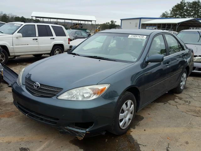 JTDBE32K920006117 - 2002 TOYOTA CAMRY LE CHARCOAL photo 2