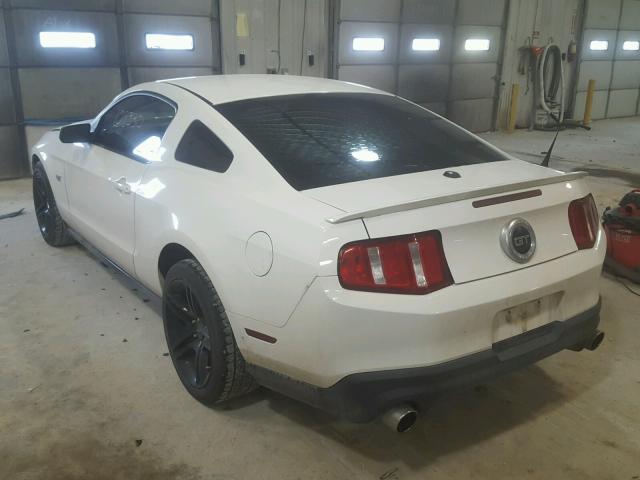 1ZVBP8CH5A5154239 - 2010 FORD MUSTANG GT WHITE photo 3