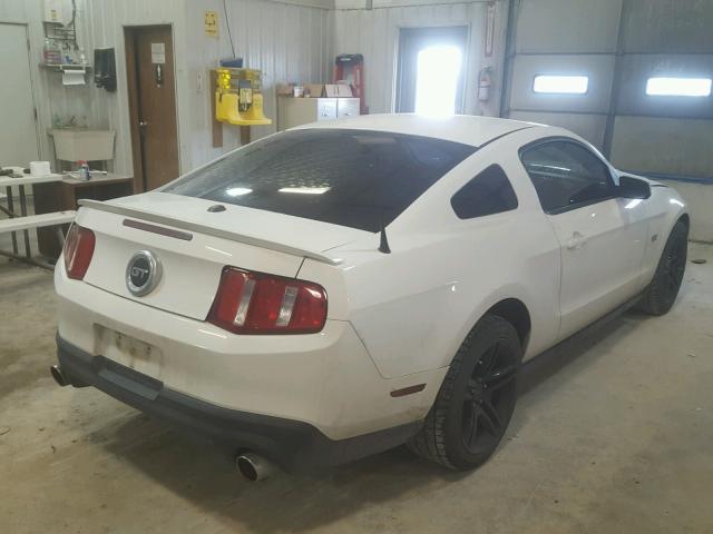 1ZVBP8CH5A5154239 - 2010 FORD MUSTANG GT WHITE photo 4