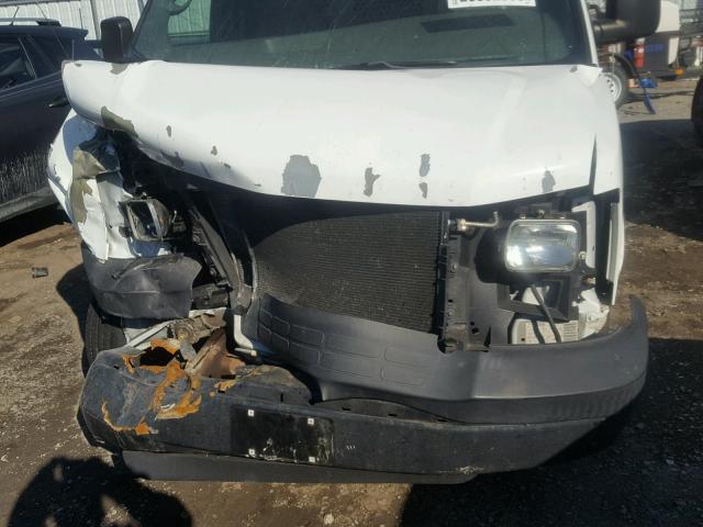 1GCHG35U461230686 - 2006 CHEVROLET EXPRESS G3 WHITE photo 7