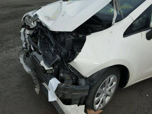 KNADM4A3XF6454796 - 2015 KIA RIO LX Սպիտակ լուսանկար 9
