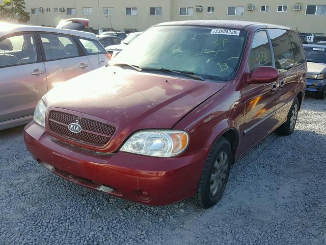 KNDUP131X46543138 - 2004 KIA SEDONA EX RED photo 2