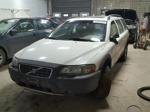 YV1SZ58D011003201 - 2001 VOLVO V70 XC WHITE photo 2