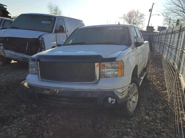 3GTEK13M07G548879 - 2007 GMC NEW SIERRA WHITE photo 2