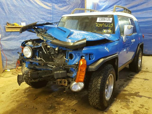 JTEBU11F970084024 - 2007 TOYOTA FJ CRUISER BLUE photo 2