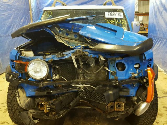 JTEBU11F970084024 - 2007 TOYOTA FJ CRUISER BLUE photo 9