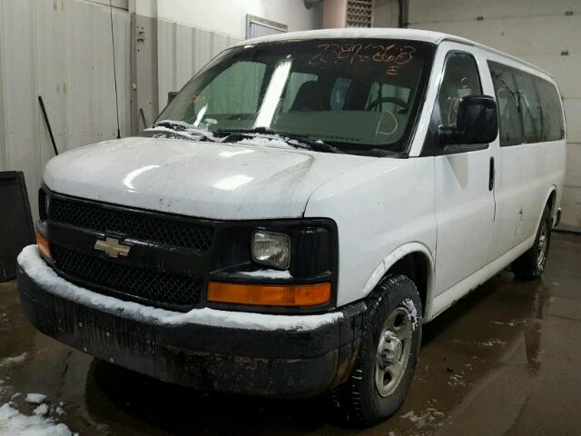 1GNFG15X431151303 - 2003 CHEVROLET EXPRESS G1 WHITE photo 2