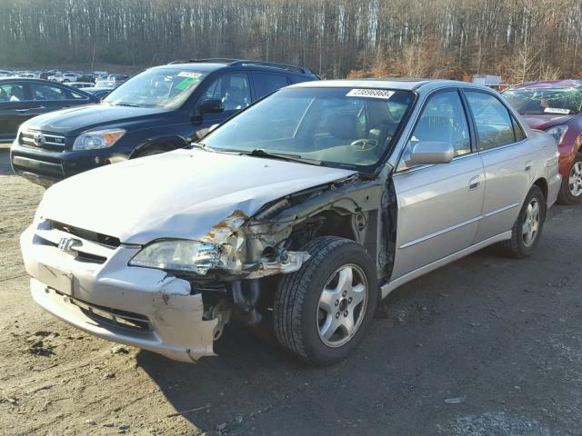 1HGCG1653WA058528 - 1998 HONDA ACCORD EX SILVER photo 2