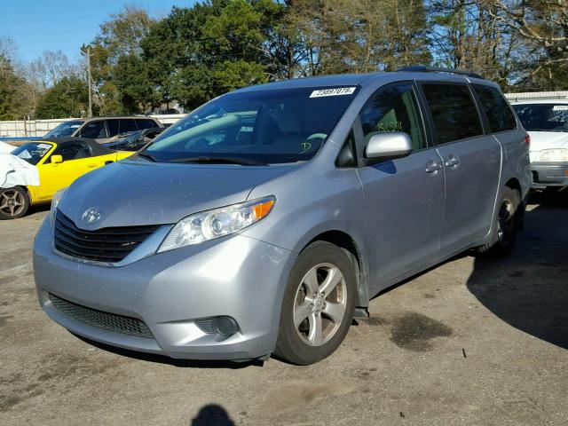 5TDKK3DC2DS361919 - 2013 TOYOTA SIENNA LE SILVER photo 2