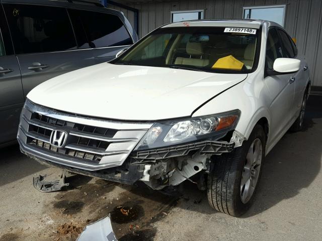 5J6TF2H57AL006931 - 2010 HONDA ACCORD CRO WHITE photo 2