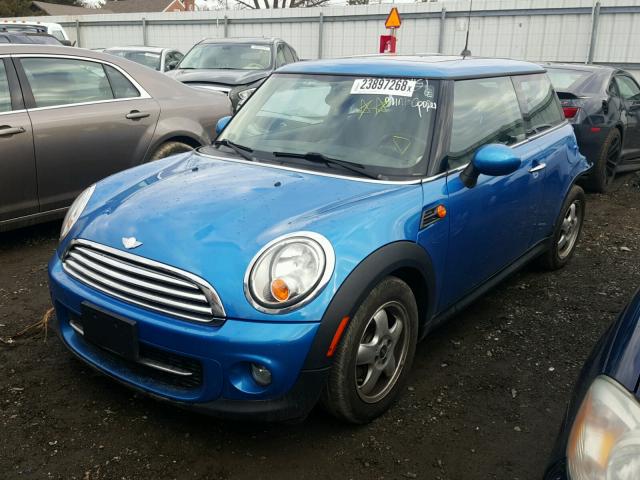 WMWSU3C50BT184022 - 2011 MINI COOPER BLUE photo 2