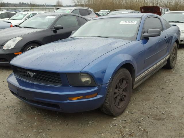 1ZVHT80N685208836 - 2008 FORD MUSTANG BLUE photo 2