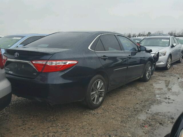 4T1BF1FK0HU690743 - 2017 TOYOTA CAMRY LE BLUE photo 4