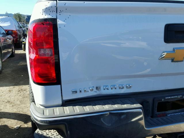 1GCVKREC1HZ314268 - 2017 CHEVROLET SILVERADO WHITE photo 9