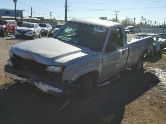 1GCHC24U37E173981 - 2007 CHEVROLET SILVERADO GRAY photo 2