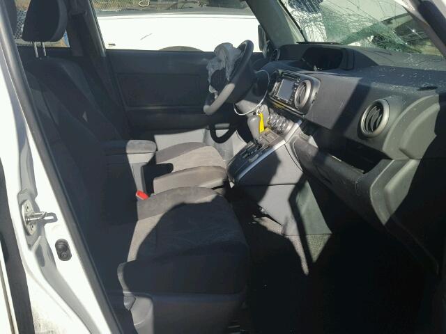 JTLZE4FE6FJ071407 - 2015 TOYOTA SCION XB WHITE photo 5