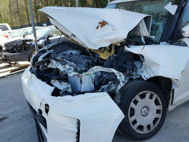 JTLZE4FE6FJ071407 - 2015 TOYOTA SCION XB WHITE photo 9