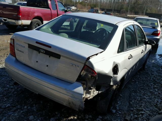 1FAFP34N85W310243 - 2005 FORD FOCUS ZX4 GRAY photo 4