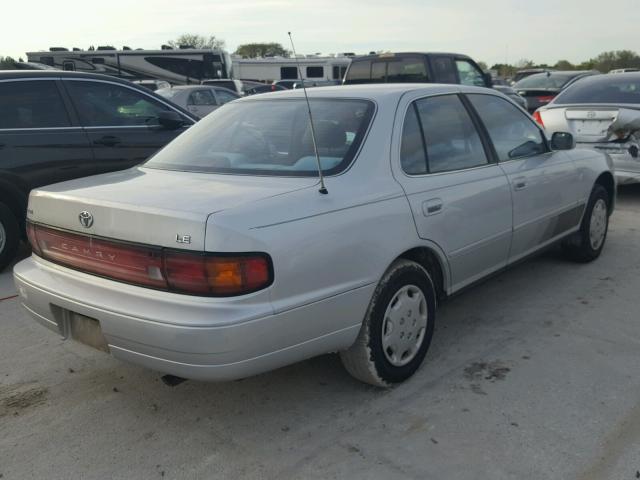 JT2SK12E0N0037017 - 1992 TOYOTA CAMRY LE SILVER photo 4