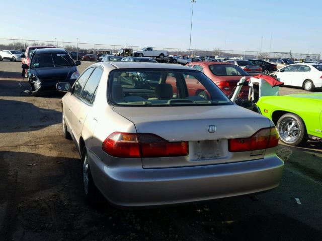 1HGCG5671YA045448 - 2000 HONDA ACCORD SE BEIGE photo 3