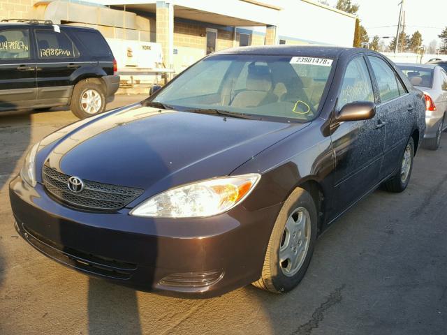 4T1BF32K42U505747 - 2002 TOYOTA CAMRY LE BROWN photo 2