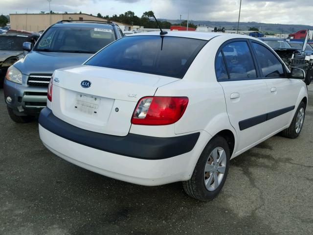 KNADE223296481768 - 2009 KIA RIO BASE WHITE photo 4