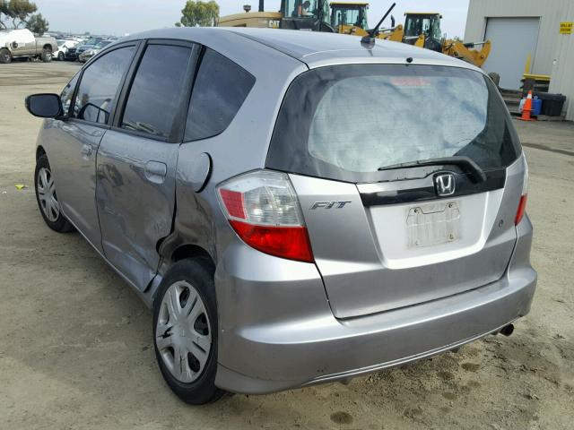 JHMGE882X9S008854 - 2009 HONDA FIT SILVER photo 3