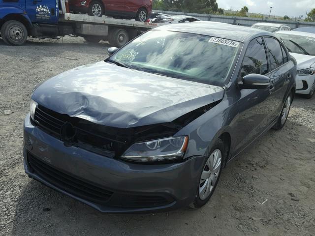 3VWD07AJ7EM329331 - 2014 VOLKSWAGEN JETTA SE GRAY photo 2