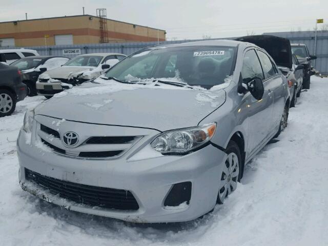 2T1BU4EE8DC063545 - 2013 TOYOTA COROLLA BA SILVER photo 2