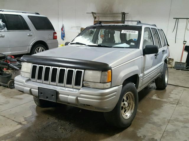 1J4GZ48S1WC217933 - 1998 JEEP GRAND CHER SILVER photo 2