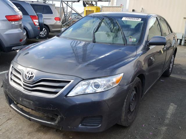 4T1BF3EK6AU090893 - 2010 TOYOTA CAMRY BASE GRAY photo 2