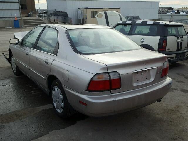 1HGCD5632TA230767 - 1996 HONDA ACCORD LX TAN photo 3