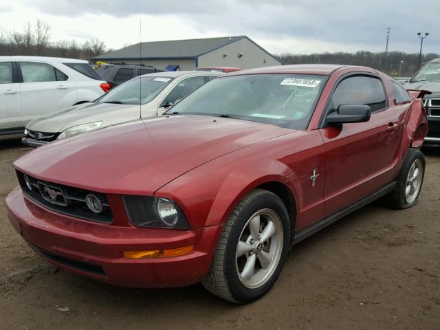 1ZVFT80N475368333 - 2007 FORD MUSTANG RED photo 2