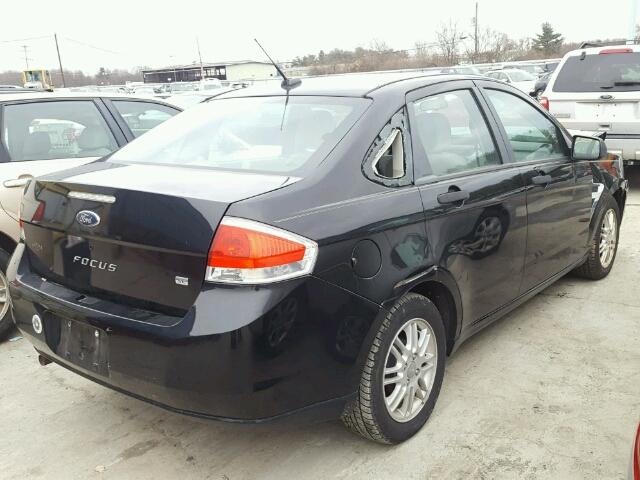 1FAHP35N38W249640 - 2008 FORD FOCUS SE BLACK photo 4