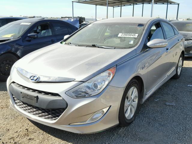 KMHEC4A41DA073539 - 2013 HYUNDAI SONATA HYB SILVER photo 2