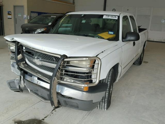 1GCEC19T93Z341185 - 2003 CHEVROLET SILVERADO WHITE photo 2